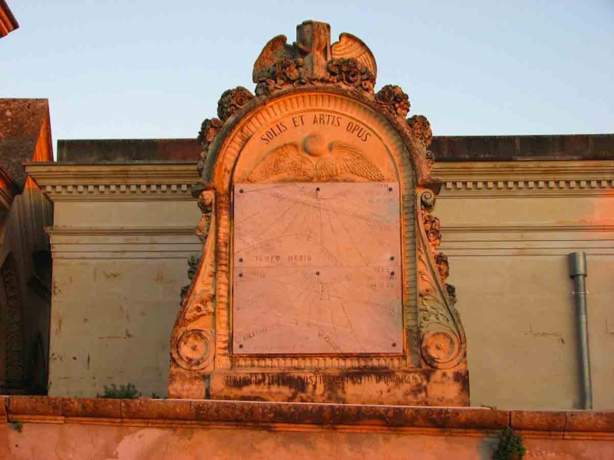 L’orologio solare a doppio quadrante di Palazzolo Acreide