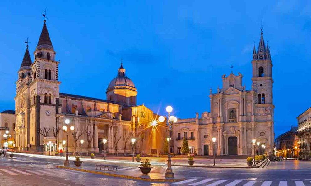 Acireale - Duomo (Maria Santissima Annunziata) e la Basilica dei Santi Pietro e Paolo