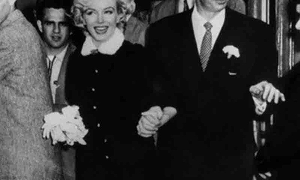Joe Di Maggio e Marilyn Monroe il giorno delle nozze al Municipio di San Francisco
