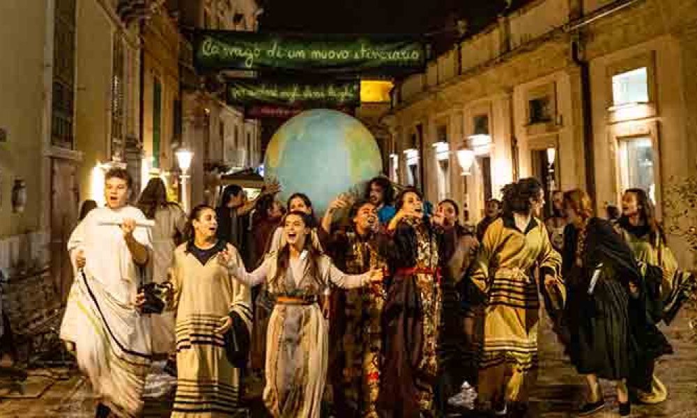 Ragusa dietro il Sipario: concluso il festival biennale che unisce arte, creatività, teatro e coinvolge in prima persona gli spettatori nella creazione stessa degli spettacoli
